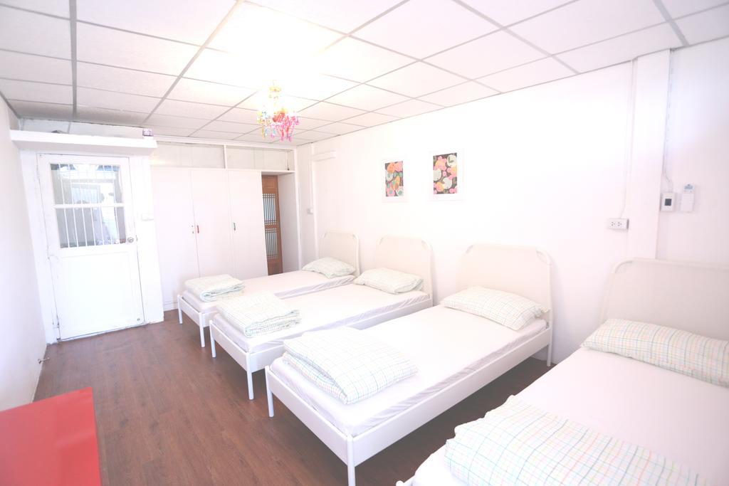 Blue Jasmine Hostel Bangkok Room photo